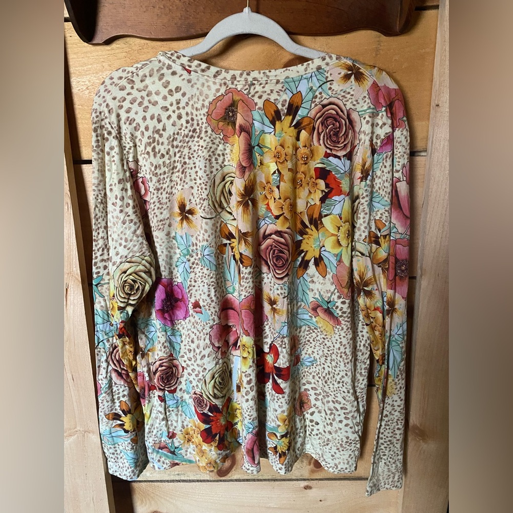 Johnny Was Hera Floral Print V-Neck Swing Tee Blouse Top Bohemian XL Animal - Picture 4 of 6